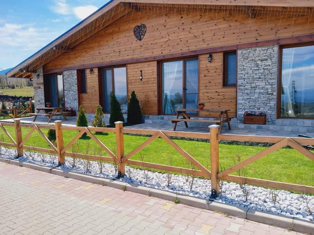 Mountain Villa Jordan- With Jacuzzi 拉兹洛格 外观 照片