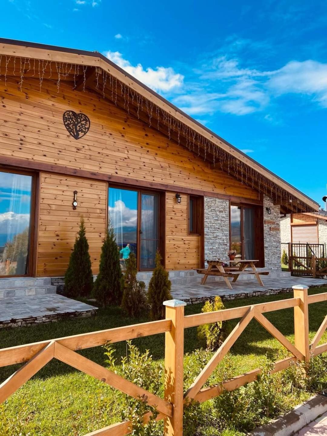 Mountain Villa Jordan- With Jacuzzi 拉兹洛格 外观 照片